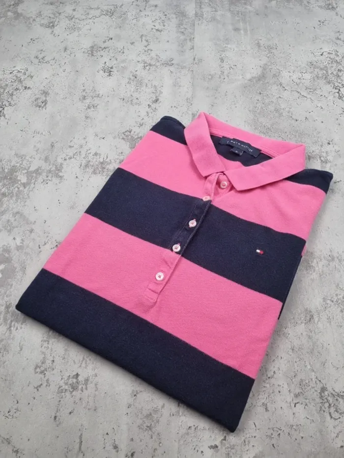 Polo Tommy Hilfiger rayé rose et bleu marine – Taille M Femme (mesures en photos)