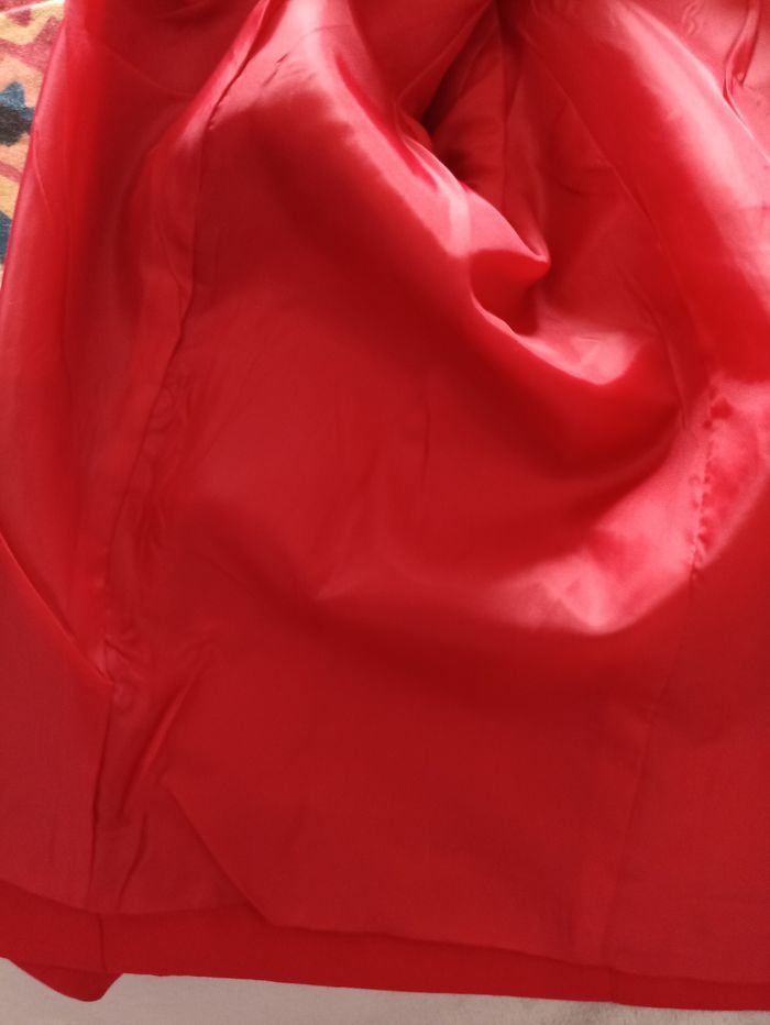Tailleur rouge - photo numéro 4