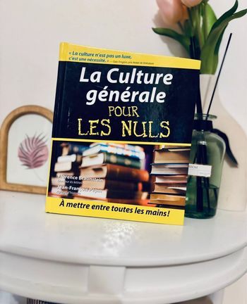 📘 Grand livre cartonné – La culture générale pour les Nuls 🧠