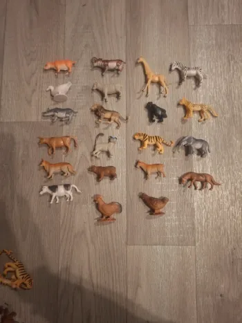 21 Animaux figurines boîte a sons montessori