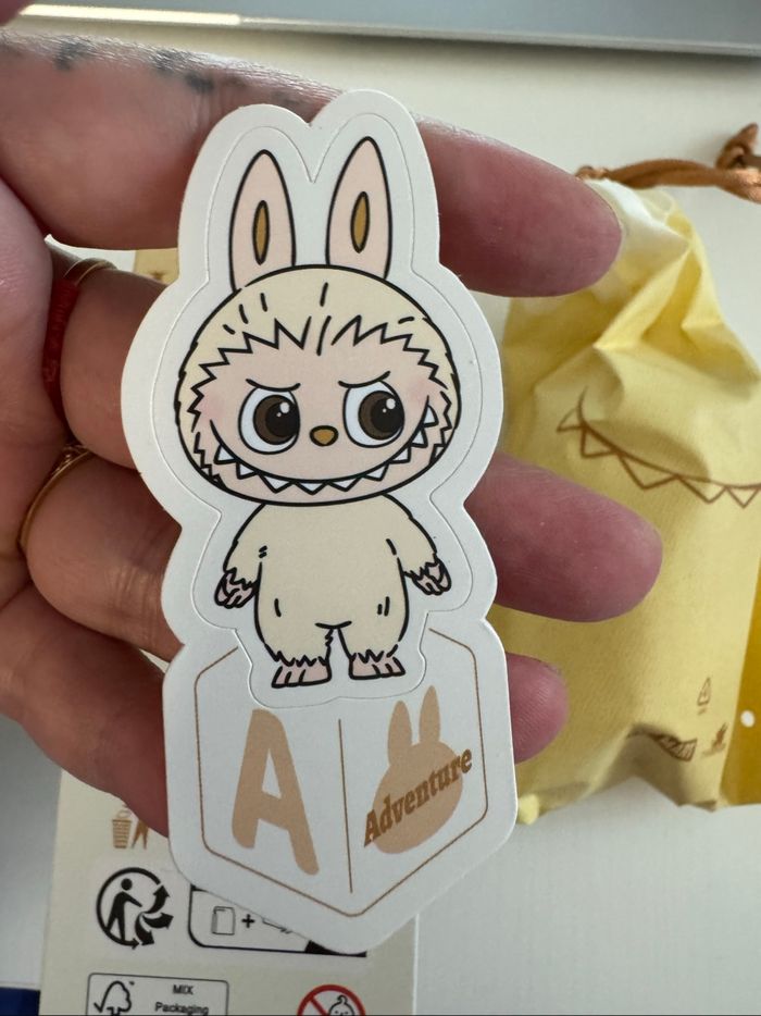 Labubu pin for love A