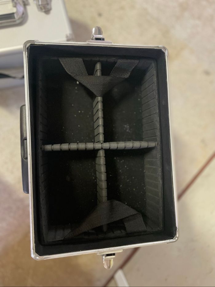 Valise aluminium à roulettes - photo numéro 4