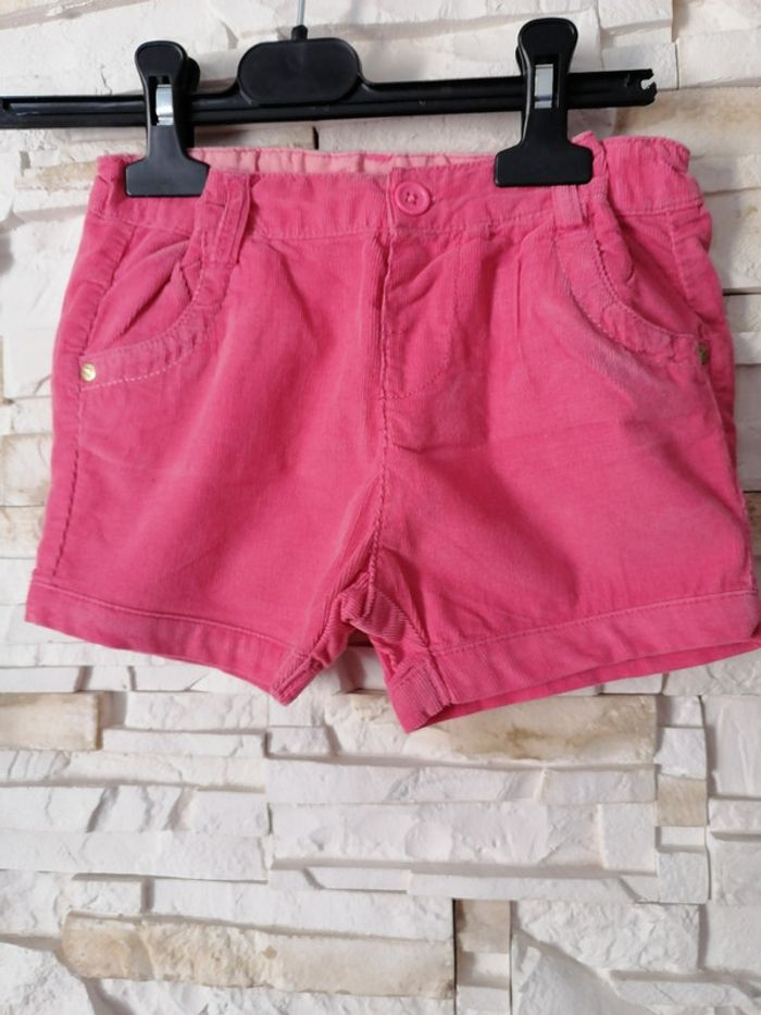 Short fille
