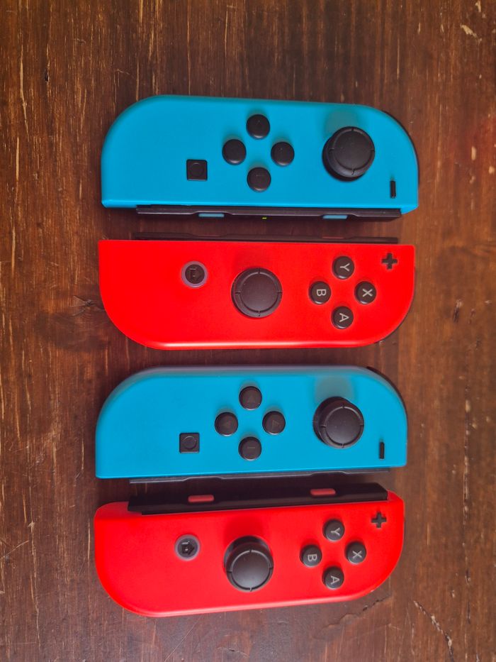 Lot 4 manettes nintendo switch joycon rouge et bleue
