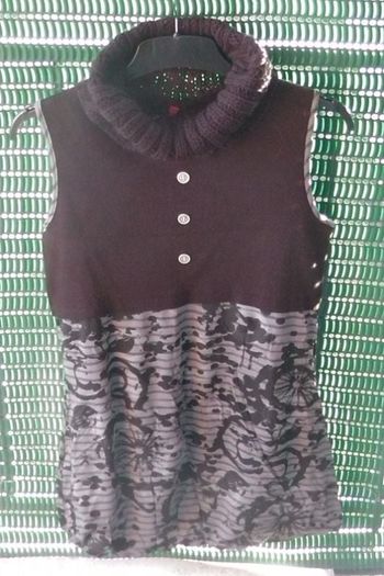 ROB courte, sans manche, avec col "boule" en laine