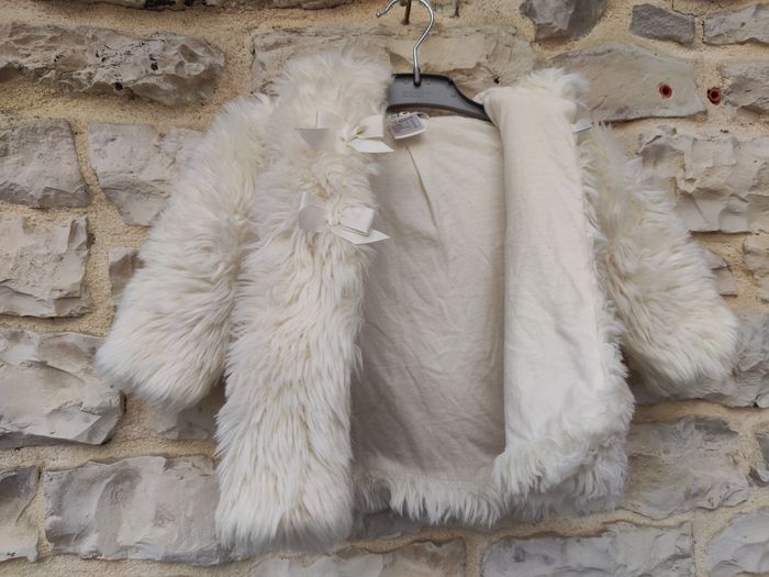 Manteau fourré qui tient chaud 6mois🥵 envoye rapide aujourd'hui ou demain - photo numéro 9