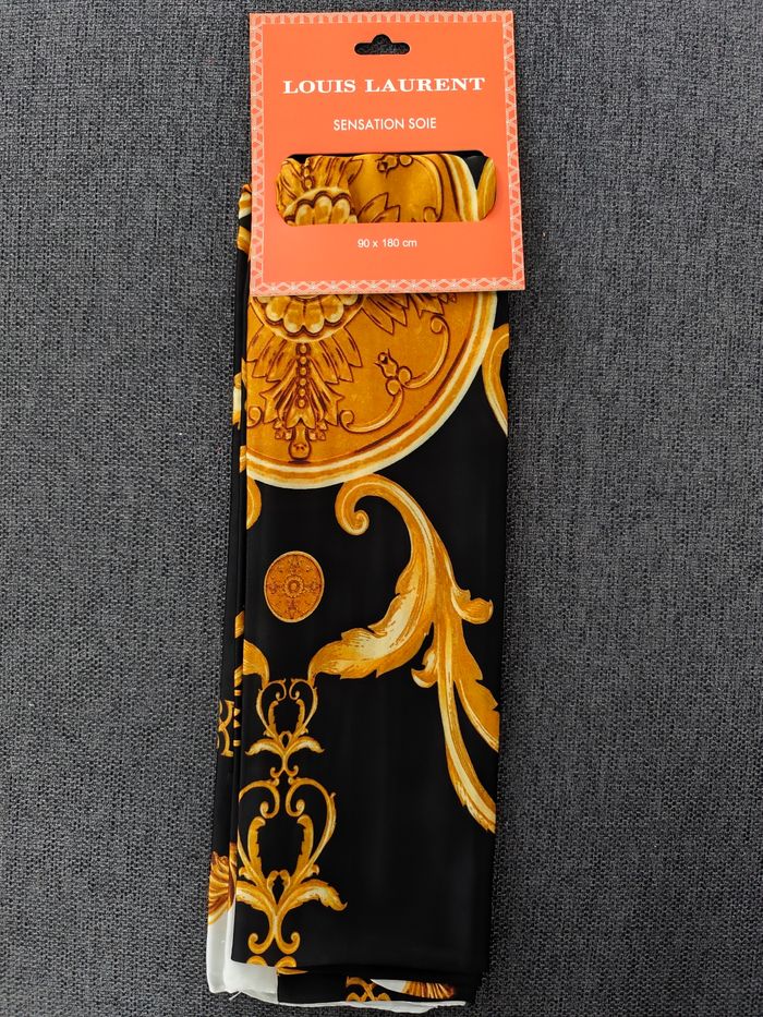écharpes "Louis Laurent"  dimensions 90 x 180 cm.