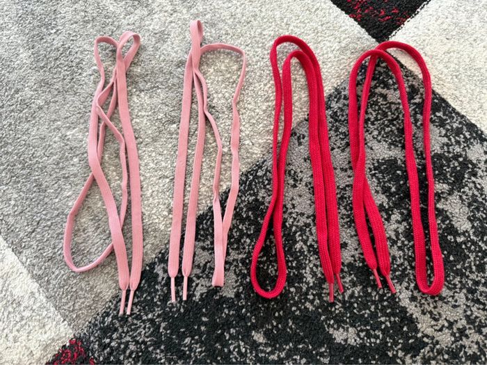 Lot de deux paires de lacets rouge et rose