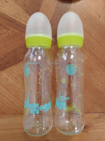 2 biberons en verre