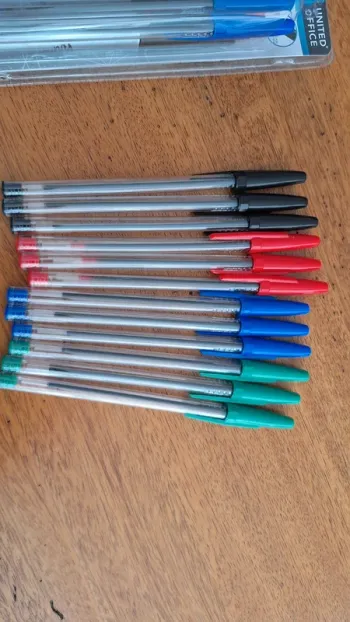 Lot de 12 stylos