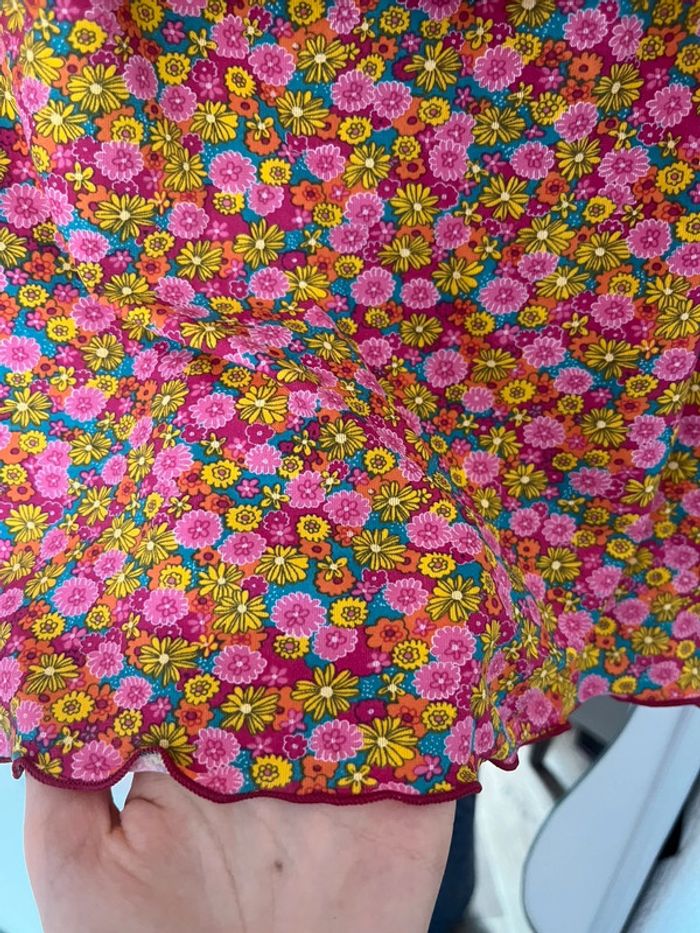 Jupe courte à volant, motif fleuri (rose,orange,jaune,violet), 40/42, misshelen - photo numéro 3