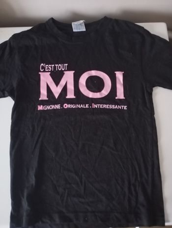Tee-shirt manches courtes.7/8 ans .Cotin noir . Écriture rose . Parfait état.