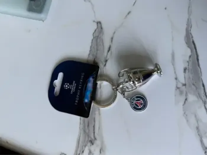 Porte-clés PSG 🏆 Édition Collector “Vainqueur Ligue des Champions” en rupture de stock partout - photo numéro 7