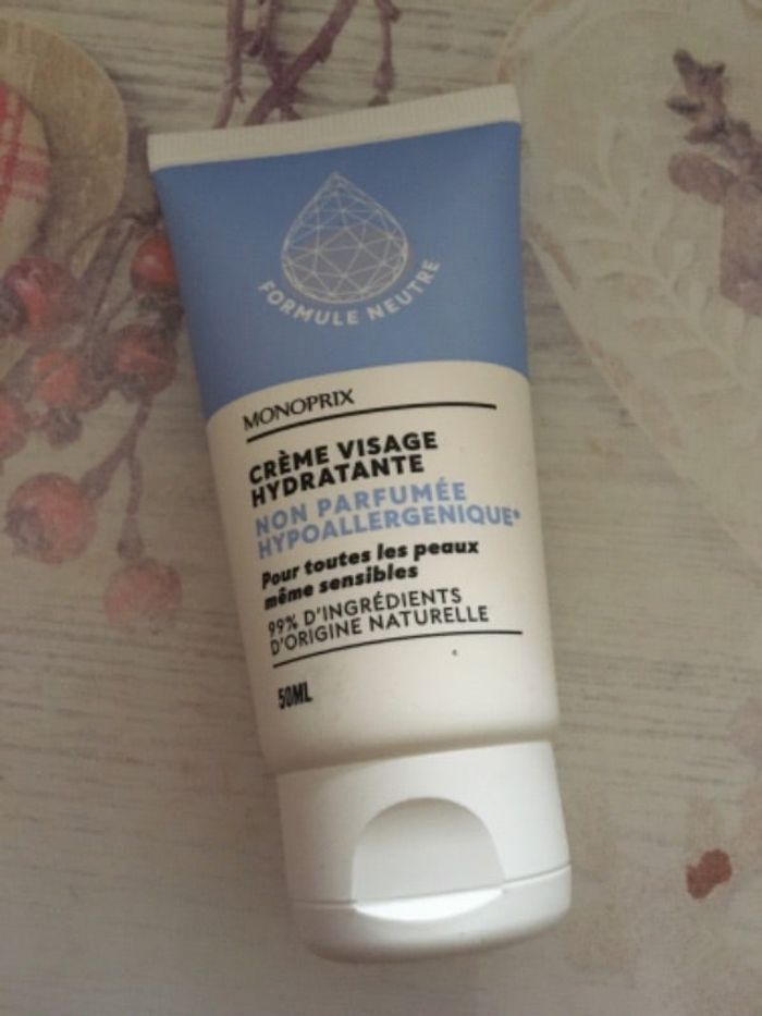 Crème visage hydratante neutre peaux sensibles neuve