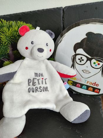 Doudou plat ours sucre d'orge Mon petit ourson gris blanc rouge Cœur  DD003120