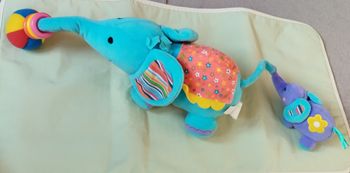Peluche éléphant d'activité