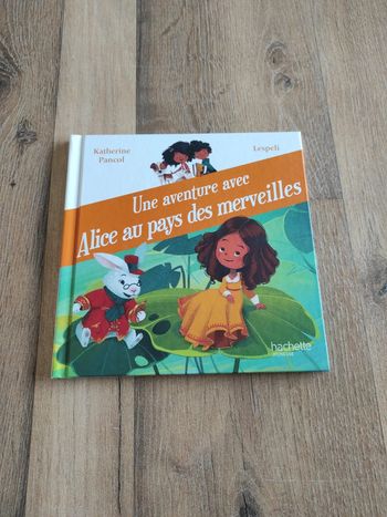 Livre : Une aventure avec Alice au pays des merveilles