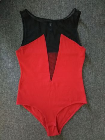 Body rouge/noir bi-matière.