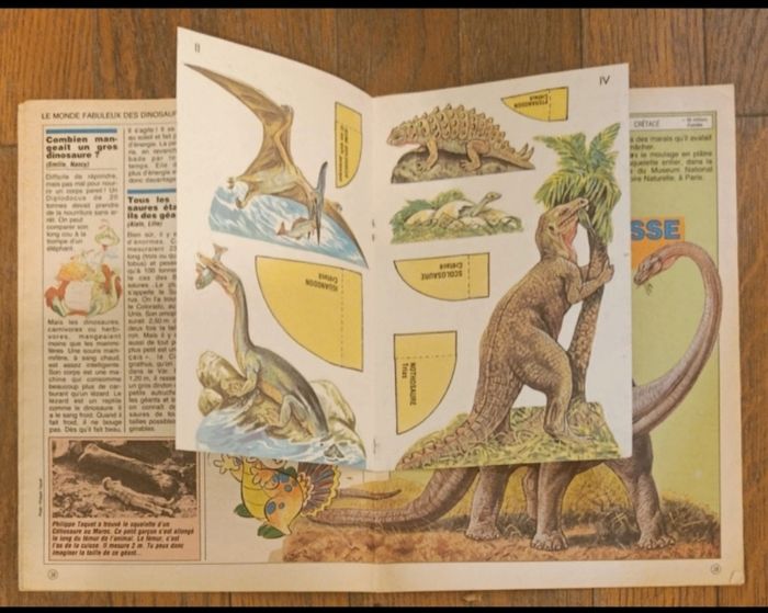 Ancien journal de mickey avec cadeau dinosaure N°1713 de 1985 vintage