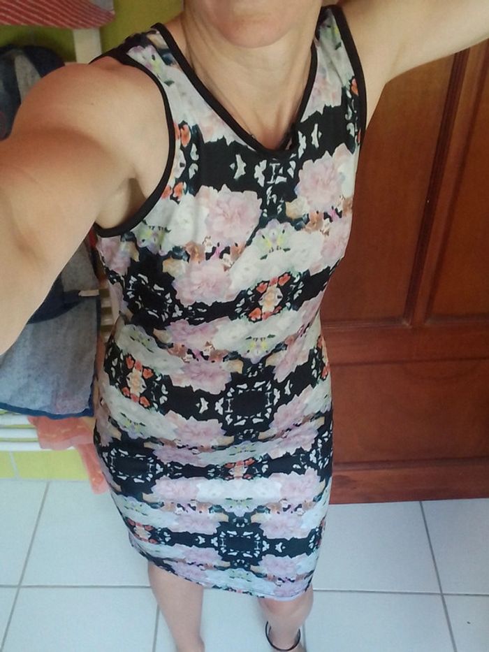 Robe femme motif fleurs H&M - photo numéro 2