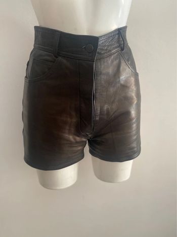Short en cuir taille haute