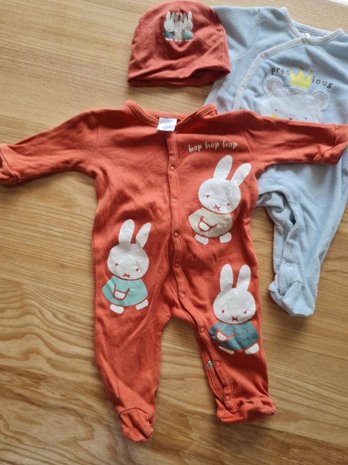 3 pyjamas - photo numéro 8