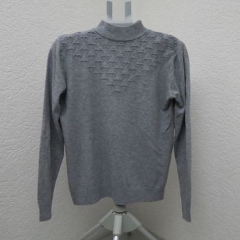 ✨ Pull gris doux et élégant – motif texturé original ✨
