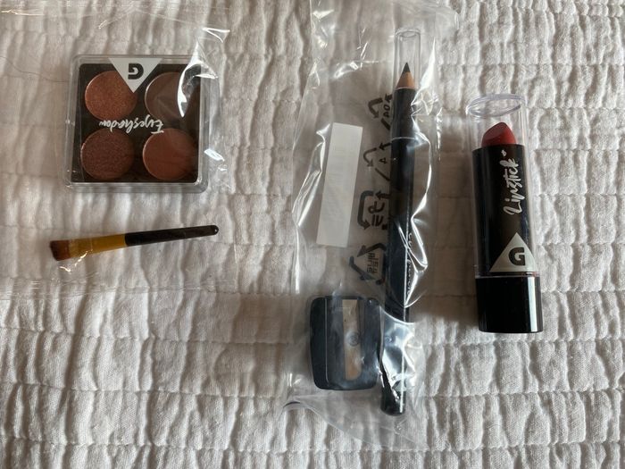 Lot de maquillage neuf