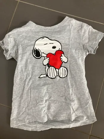 T shirt snoopy 4-6 ans en tres bon état