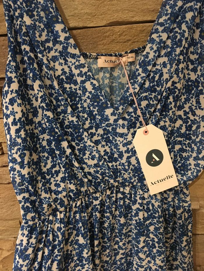 Jolie robe 42-44 en bleu ou corail - photo numéro 3