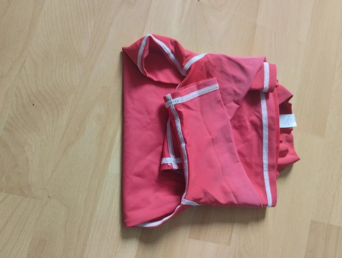 Tee short UV Decathlon 8ans - photo numéro 2