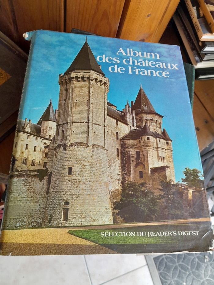 Livre album des châteaux de france