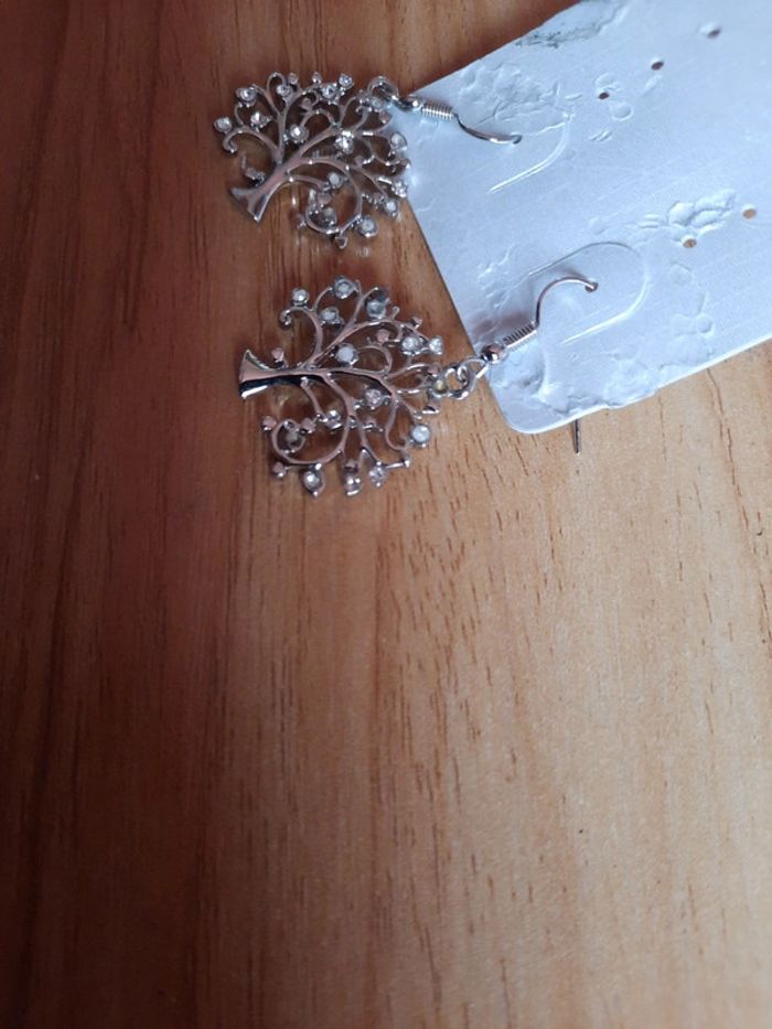 Boucle d'oreille arbre strass neuf - photo numéro 3