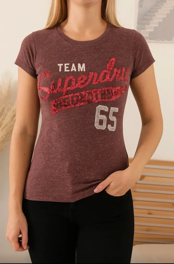 T-shirt femme Superdry, couleur bordeaux, taille 2XS.