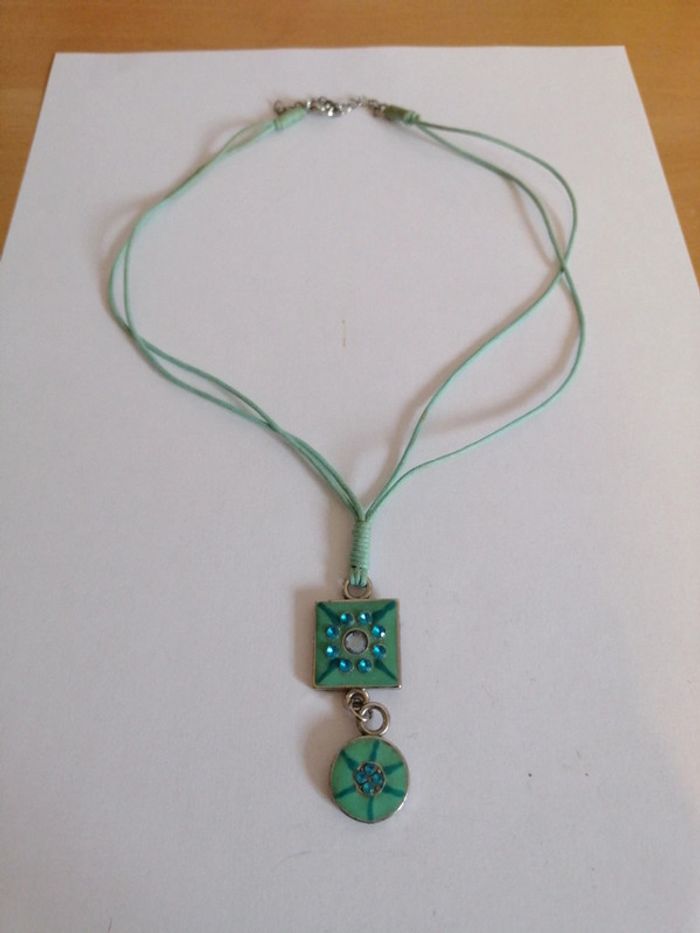 Collier ras du cou
