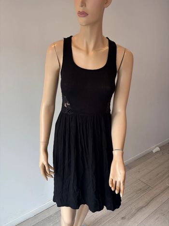 Robe noir en dentelles Zara neuve