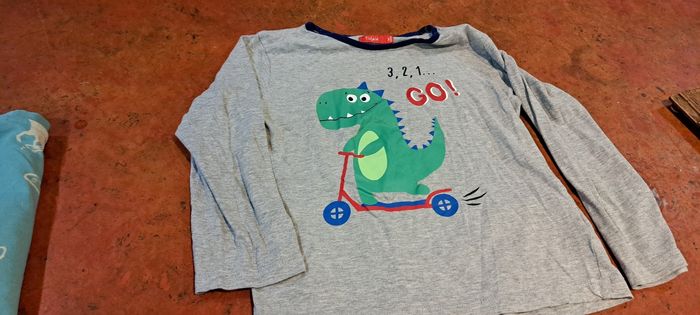 Lot Haut garçon 8ans - photo numéro 3