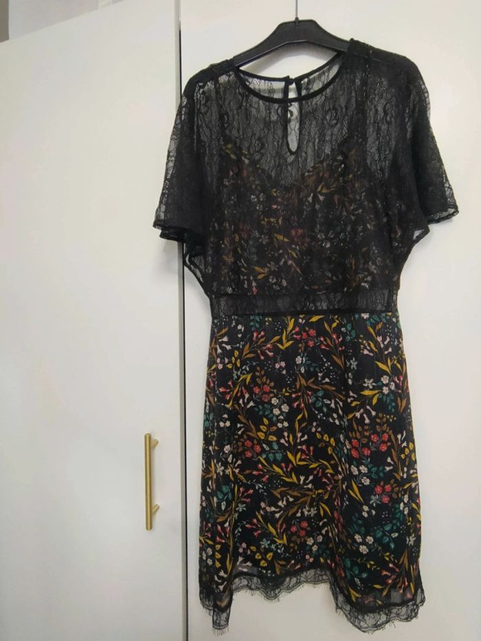 Robe habillée noire fleurie dentelle