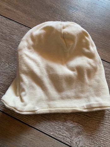 Bonnet jaune nouveau-né