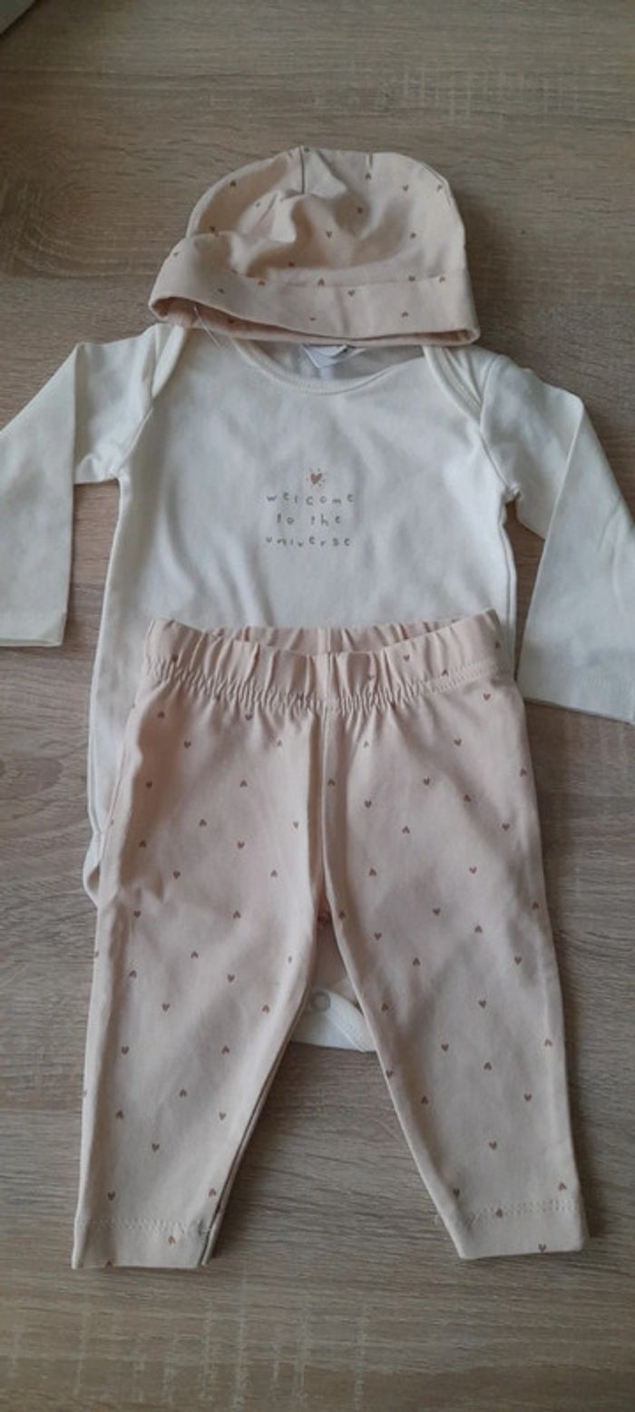 Ensemble 3 pièces bb fille 👧 2/4 mois