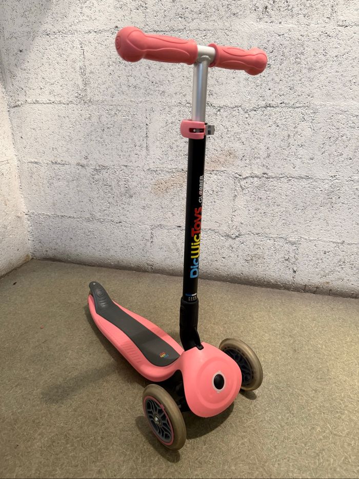 Trotinette globber rose parfait état