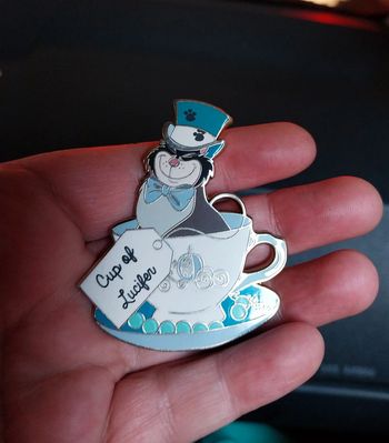 Pins Disney créateur lucifer cendrillon édition limitee