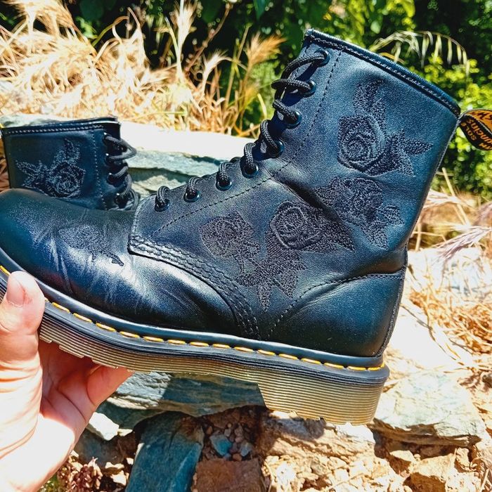 Dr. Martens Vonda Mono Black roses noires brodées 38 - photo numéro 5