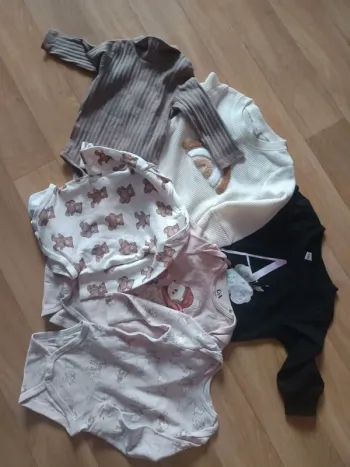 Lots bebe fille 6/9 mois