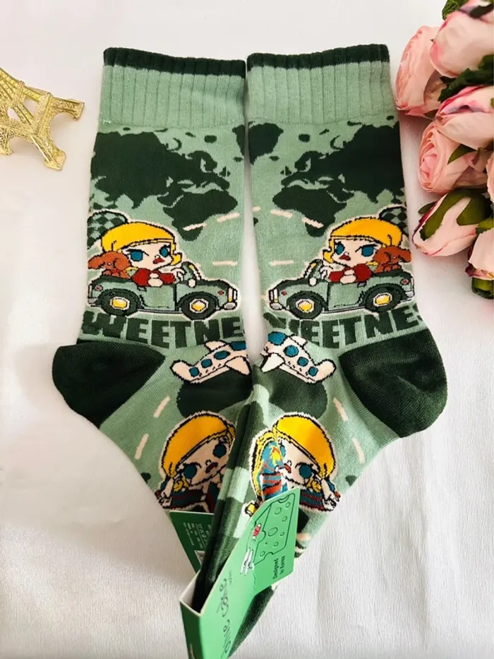 🚗Chaussettes fantaisie Olive Cake – Molly (Pop Mart) en voiture verte – Édition coréenne exclusive - photo numéro 3