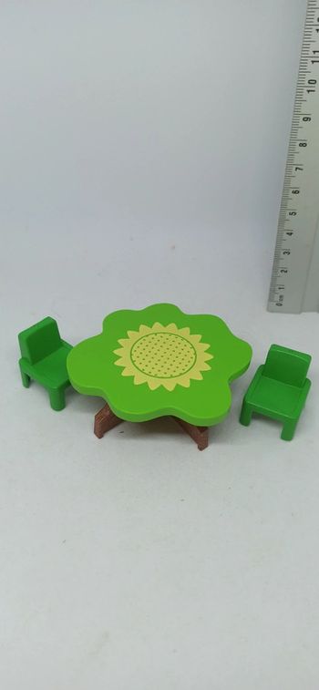 Table ronde verte motif fleur avec 2 chaises vertes playmobil