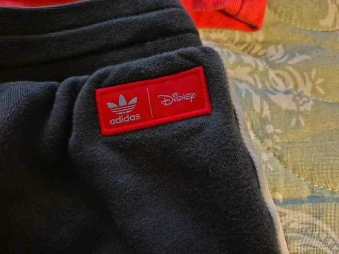 Superbe Ensemble Adidas X Disney 4/5ans - photo numéro 9