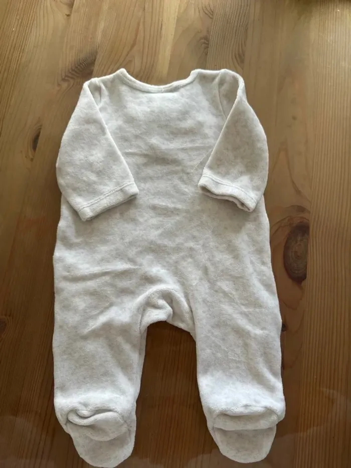 Vend pyjama 1 pièce marque tape à l'oeil taille 0 mois en très bonne état - photo numéro 3