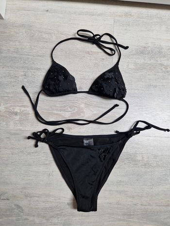Maillot de bain noir neuf H&M avec fleurs haut 36 et bas 34