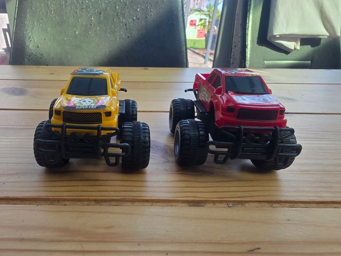 🚙 Petit Monster Truck jouet - photo numéro 3
